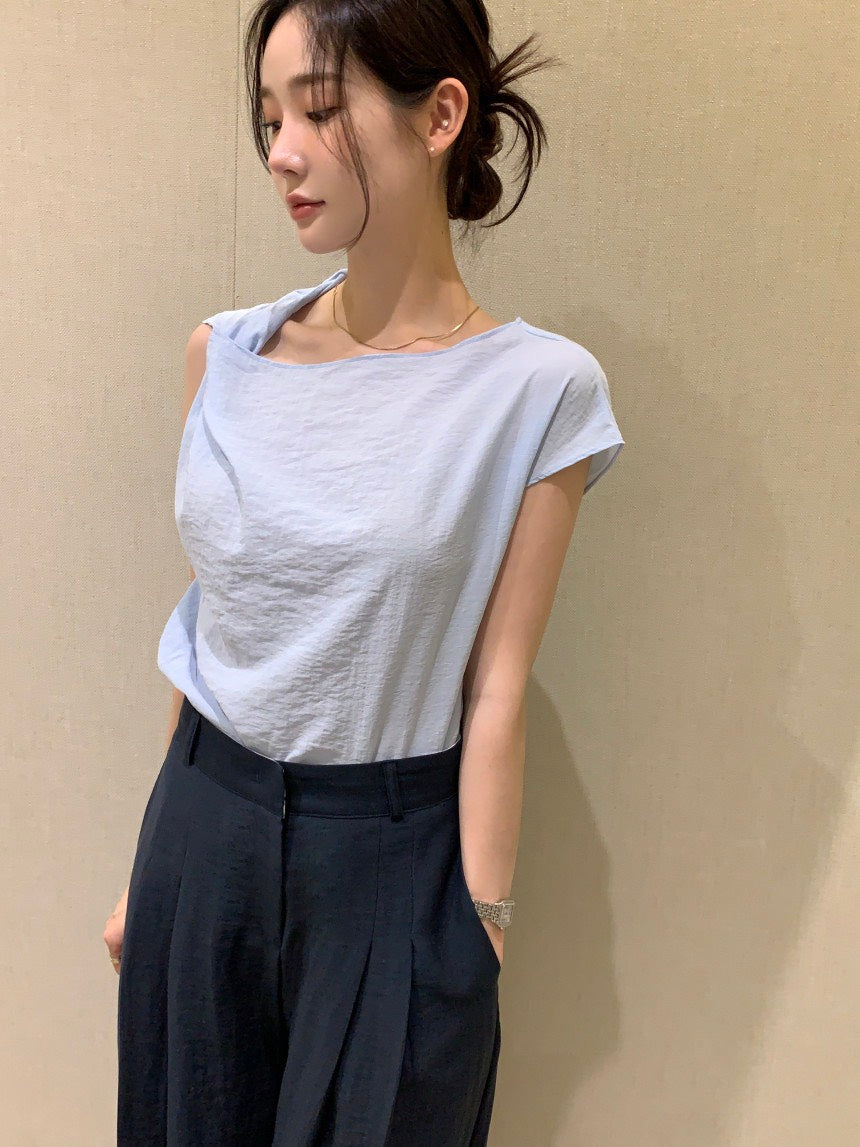Tue. 休閒不規則斜領純色上衣 藍