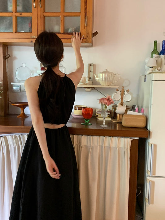 Sun. 吊帶收腰縷空連身長裙 黑