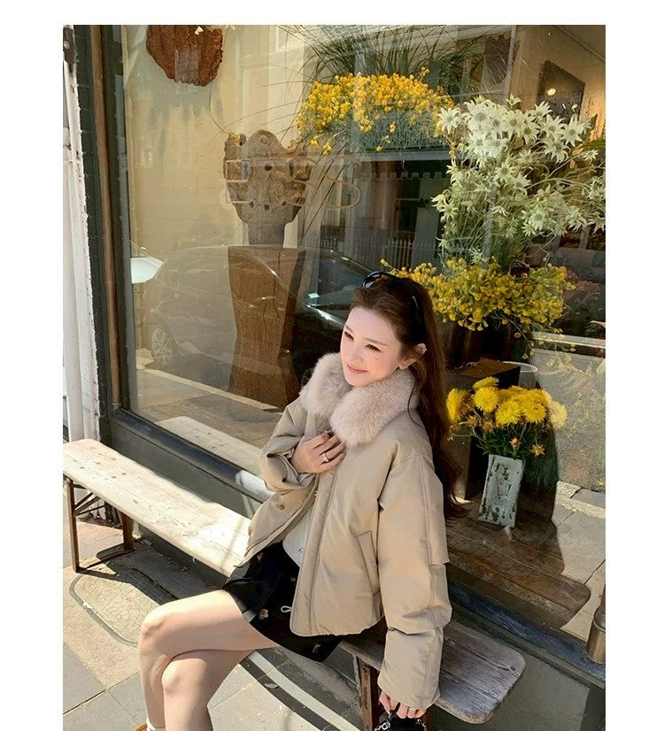 Thu. 卡斯托鎮仿狐狸毛領瘦瘦羽絨外套 卡其