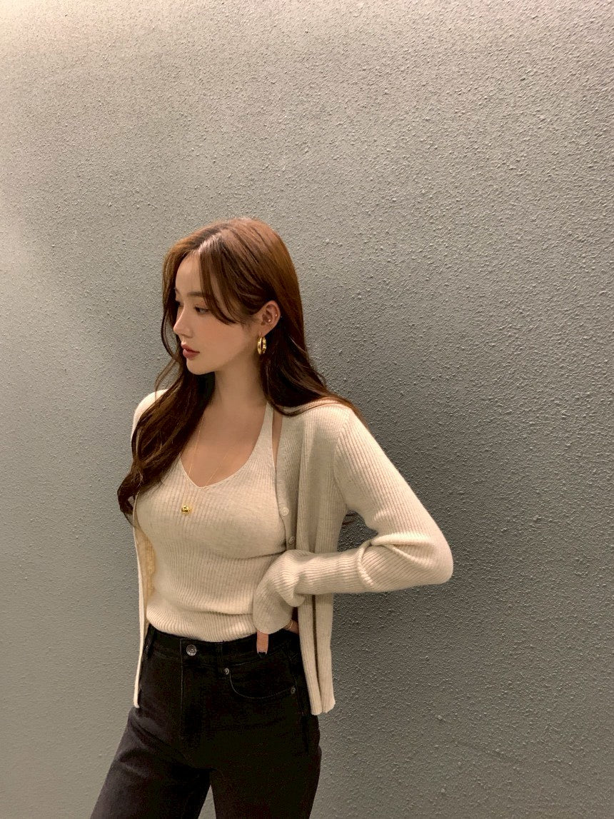 Fri. 慵懶chic針織V領挖背2件套 黑/卡