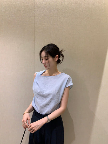 Tue. 休閒不規則斜領純色上衣 藍