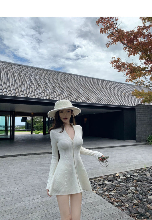 Thu. 氣質姊姊半高領拉鍊粗針花瓣連身裙 白