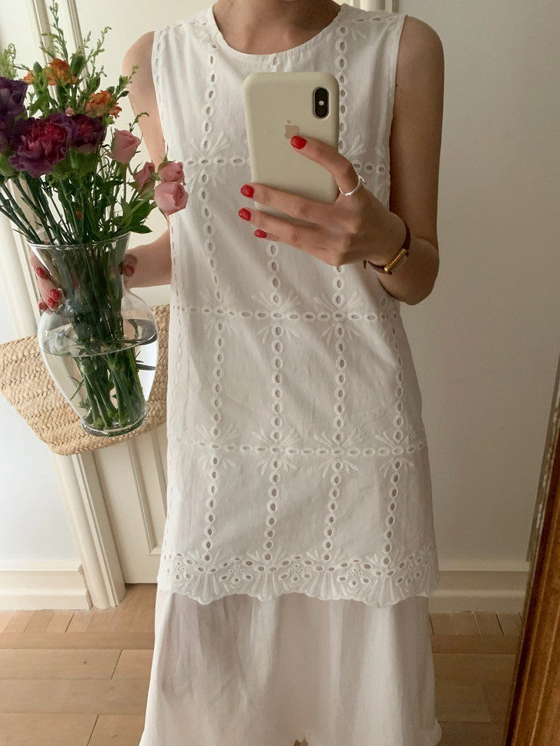 Mon. 主流小白花手工縷空刺繡背心小白裙