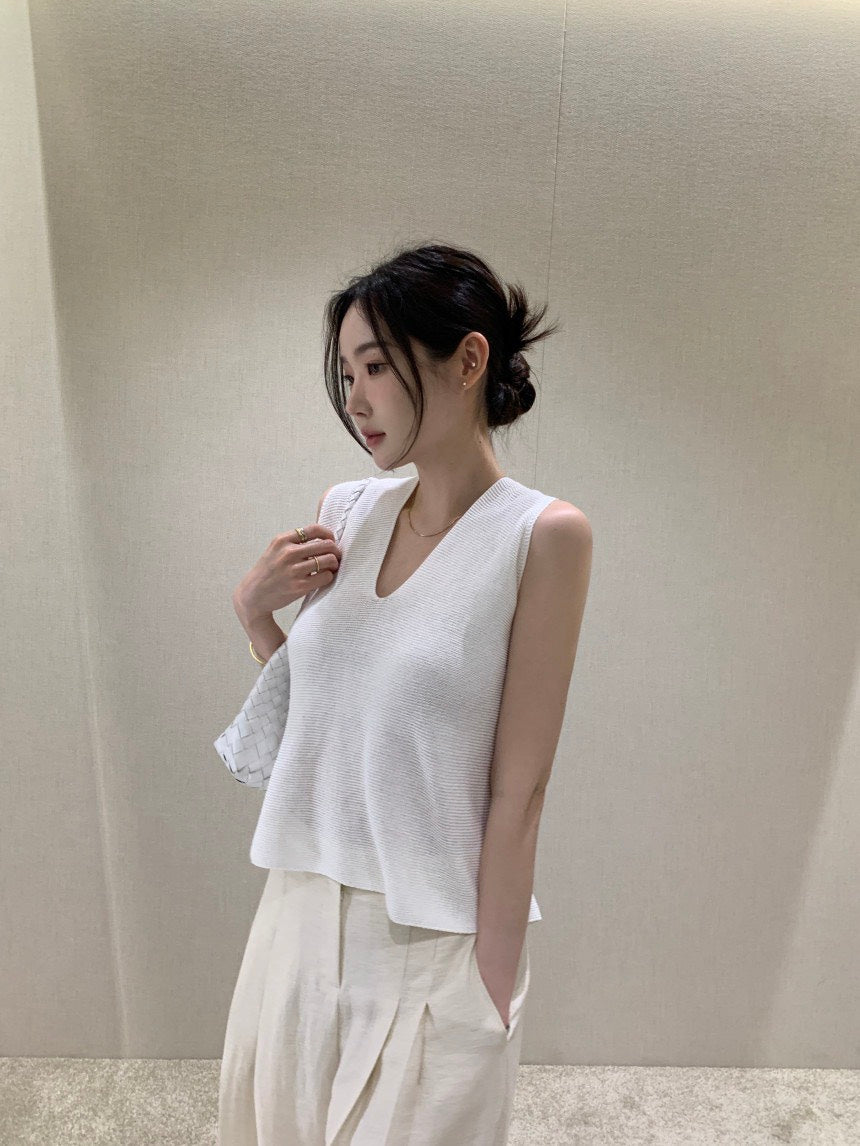 Tue. 涼爽織紡V領後背交叉背心 白/藍