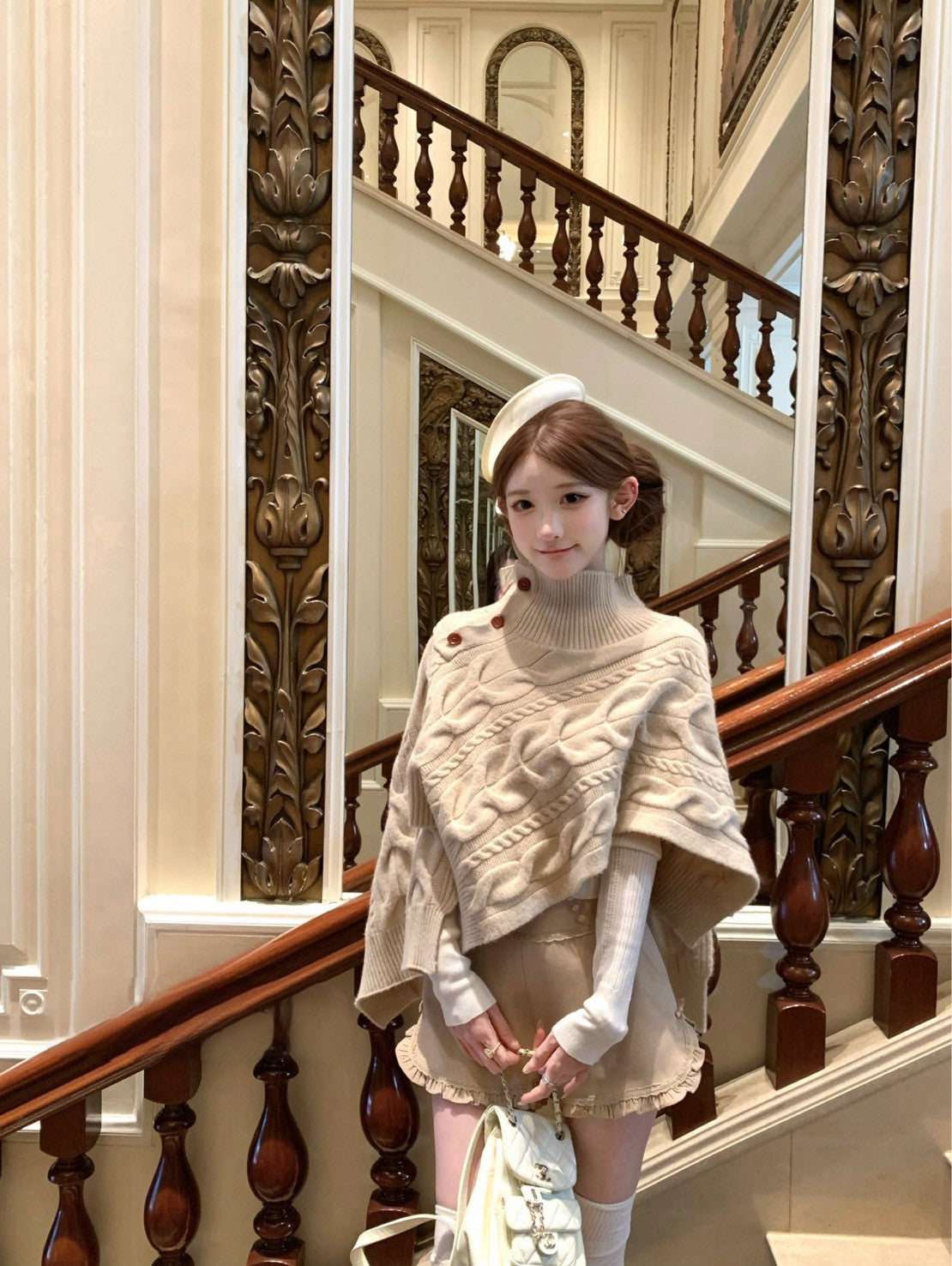 Tue. 焦糖Vivien土星高領麻花斗篷 花邊短褲