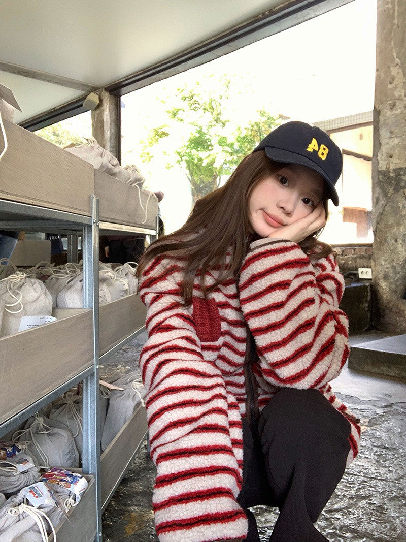 Fri. 莓莓榛果派‘’厚實立領小口袋羔毛針織外套 拐杖紅條糖