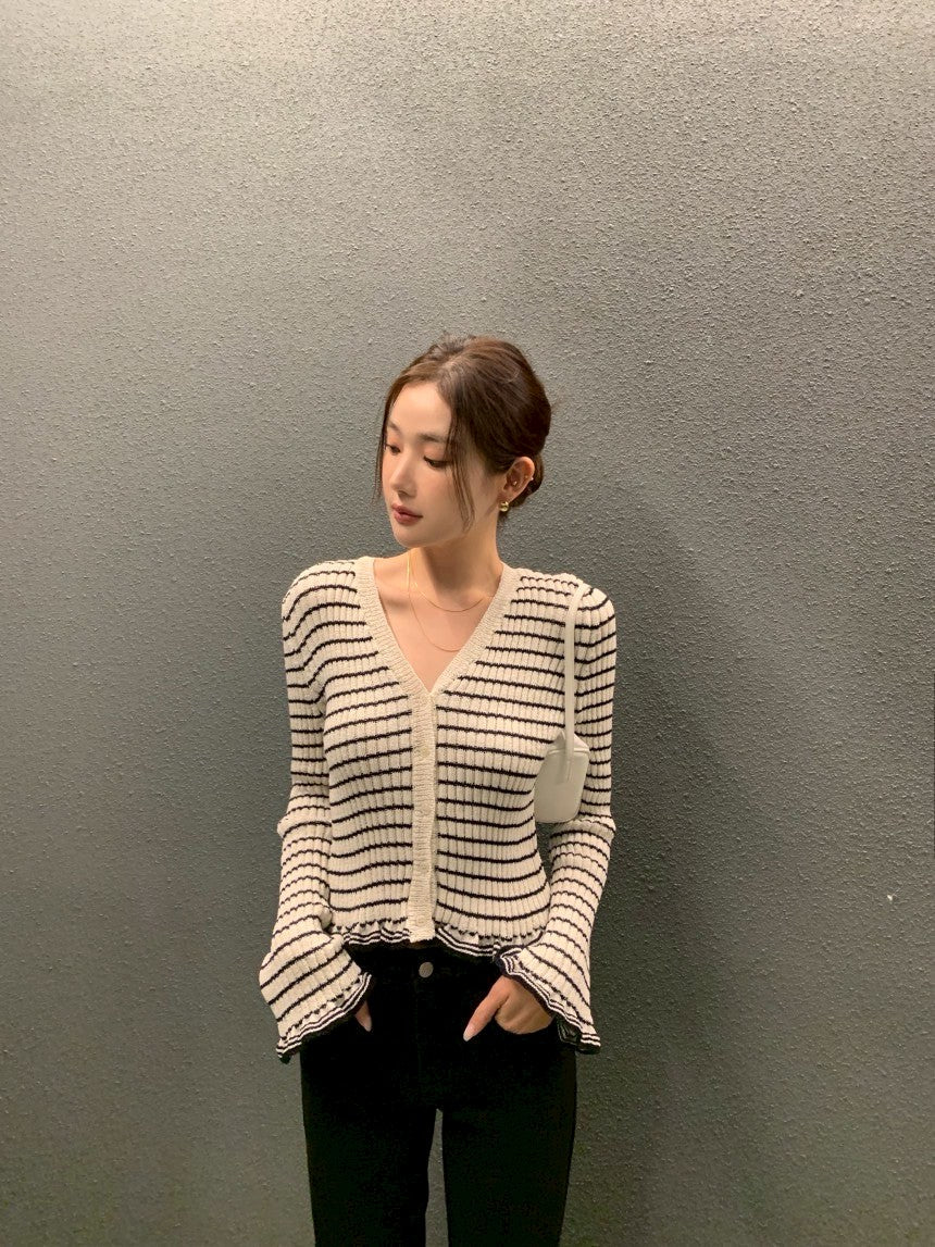 Thu. 休閒私服 拿鐵可可條紋V領針織開衫 白底