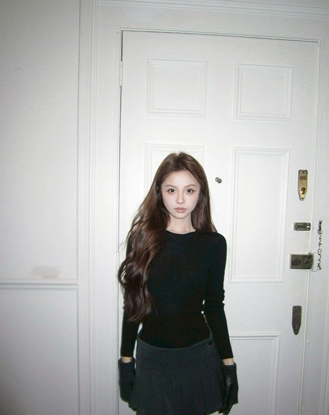 Fri. 柔膚打底羊毛多織工藝上衣 黑/米白