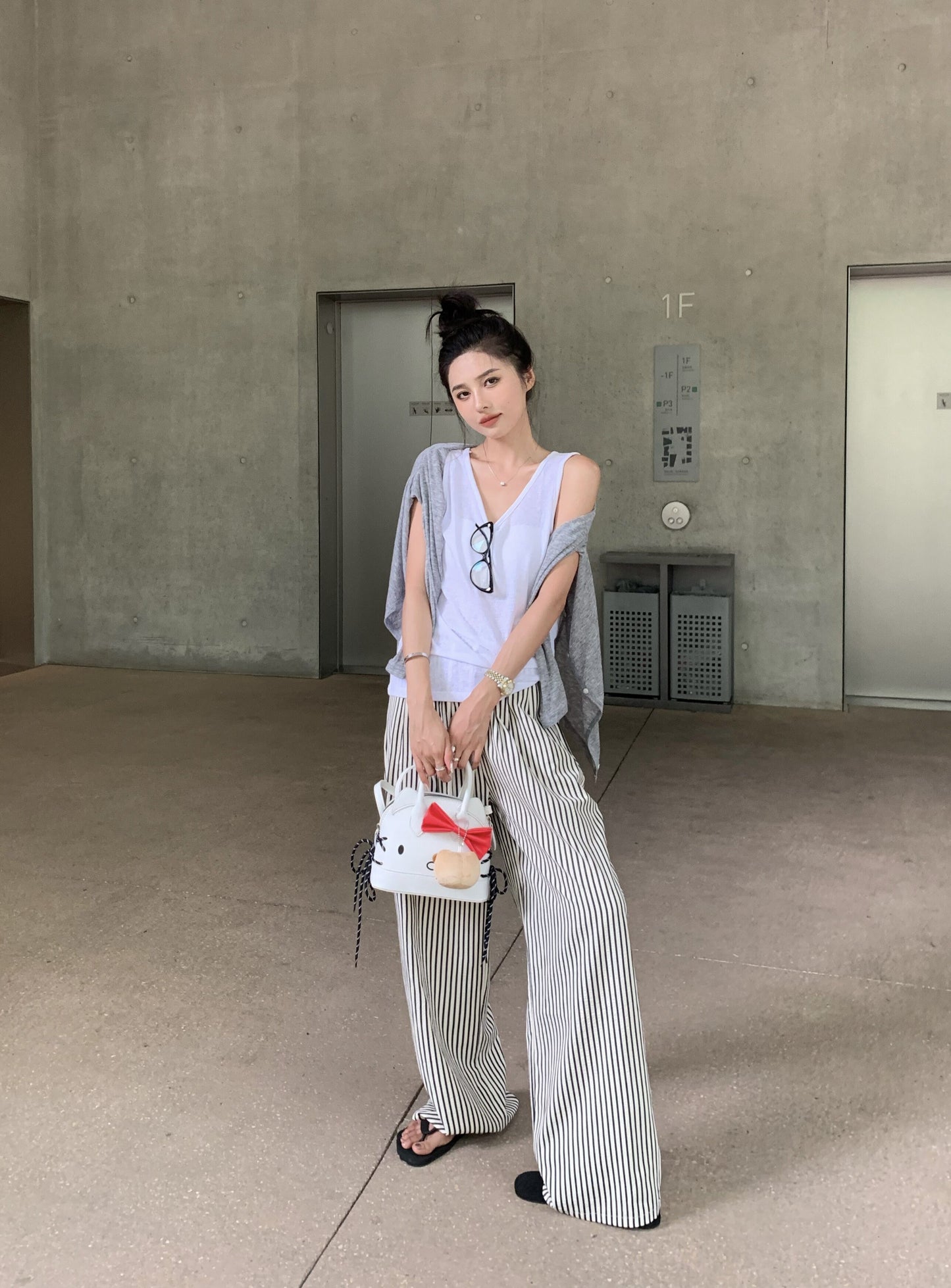 Sun. 慵懶直條亞麻抽繩褲