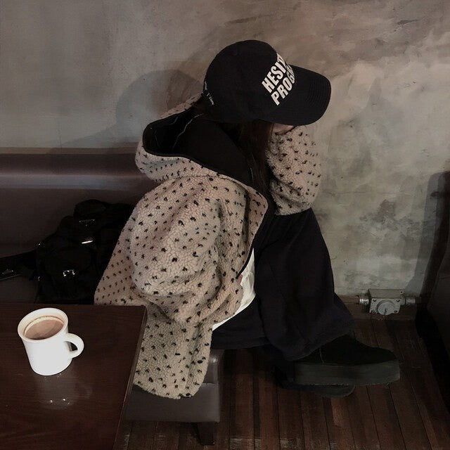 Fri. 熱呼便利店愛心波點羊羔毛連帽外套 咖/灰