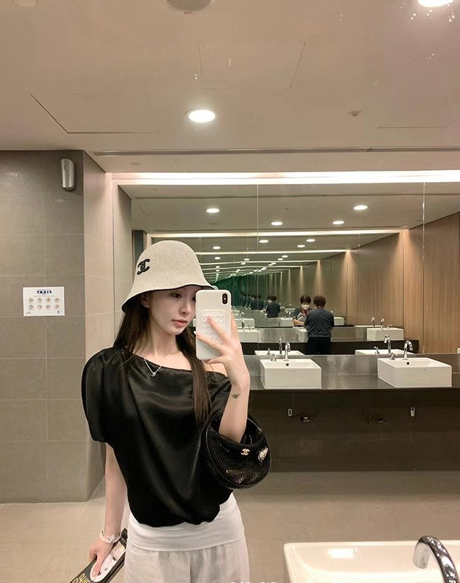 Mon. like Jennie 泡泡緞面珍妮後台同款一字領上衣 黑