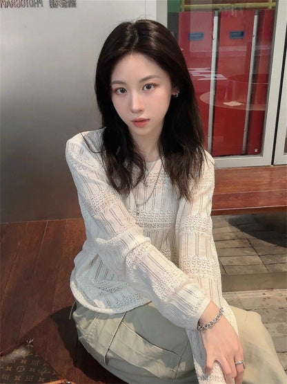 Mon. 淡系老錢 交叉縷空圓領針織薄長袖 白