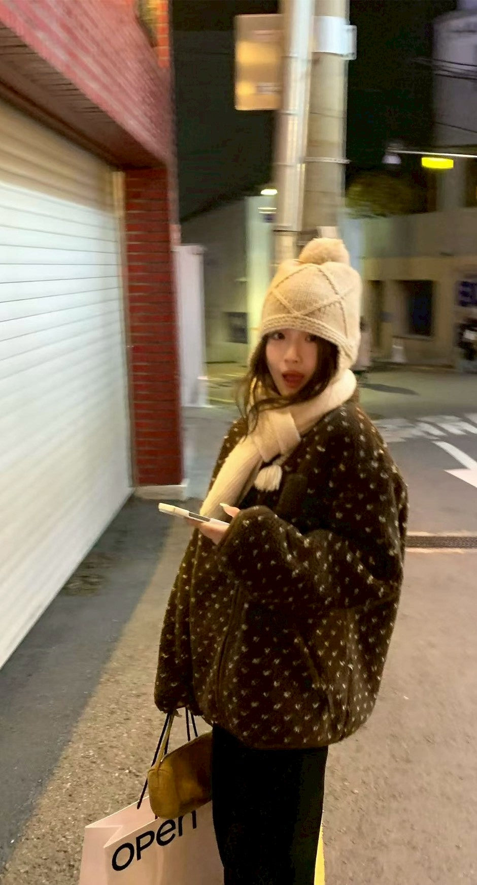 Fri. 莓莓榛果派‘’厚實立領小口袋羔毛針織外套 愛心松果咖