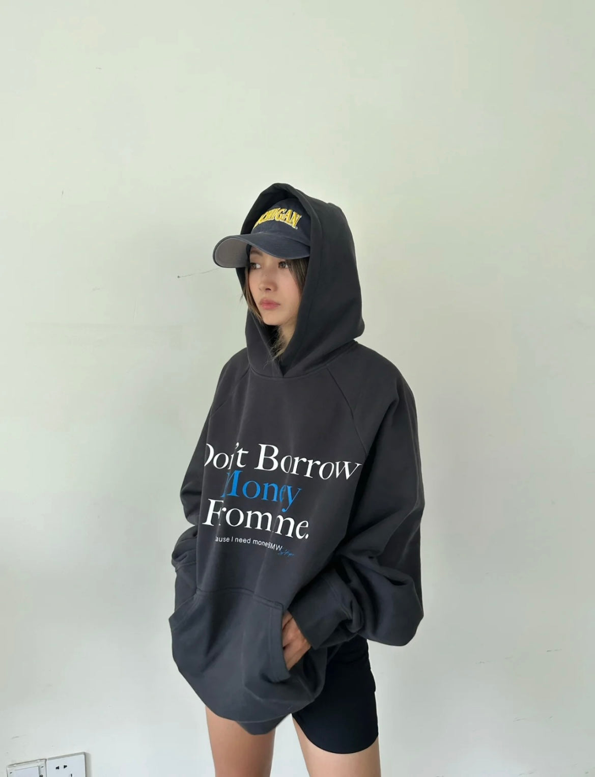 Tue. 惡搞標語美式連帽上衣 灰