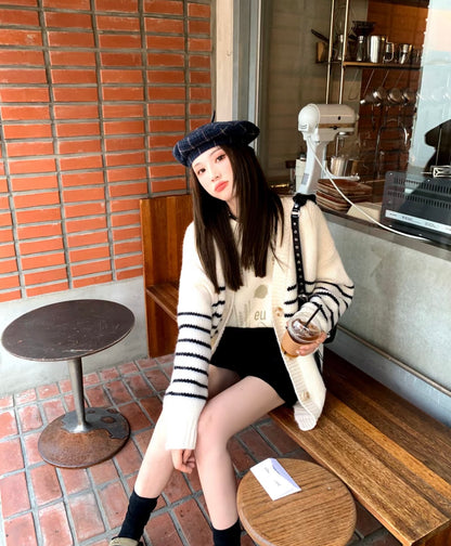 Sat.  休閒經典橫線奶杏針織外套