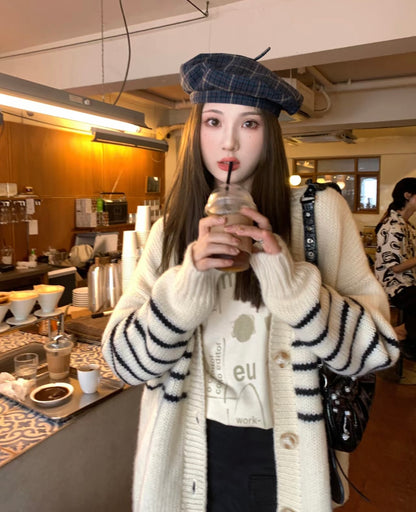 Sat.  休閒經典橫線奶杏針織外套