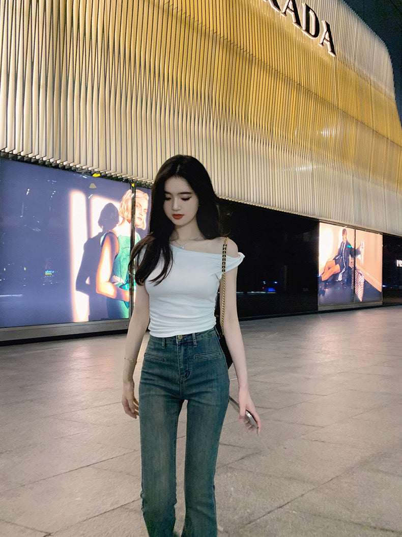 Fri. 氣質斜肩紐結設計上衣 白/深灰