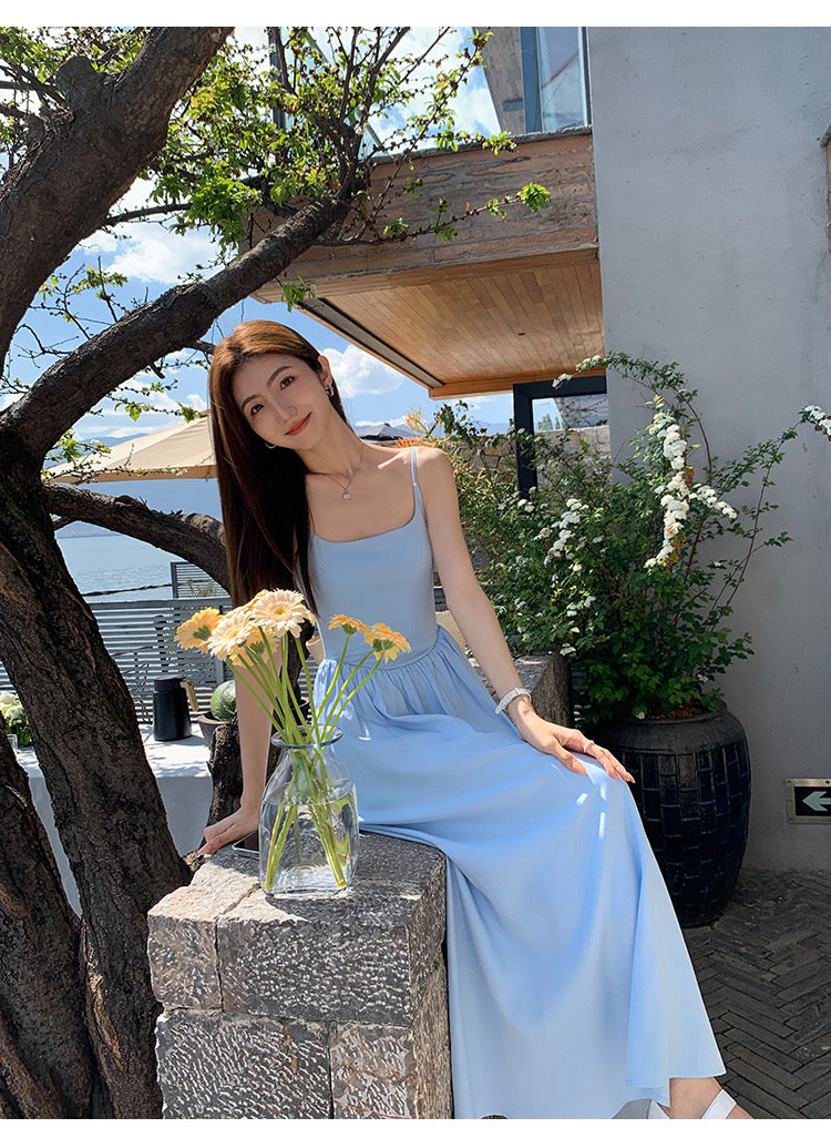 Tue. 夏日百搭U領赫本風自帶胸墊顯瘦連身裙 藍