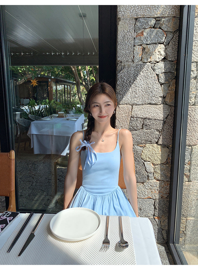 Tue. 夏日百搭U領赫本風自帶胸墊顯瘦連身裙 藍