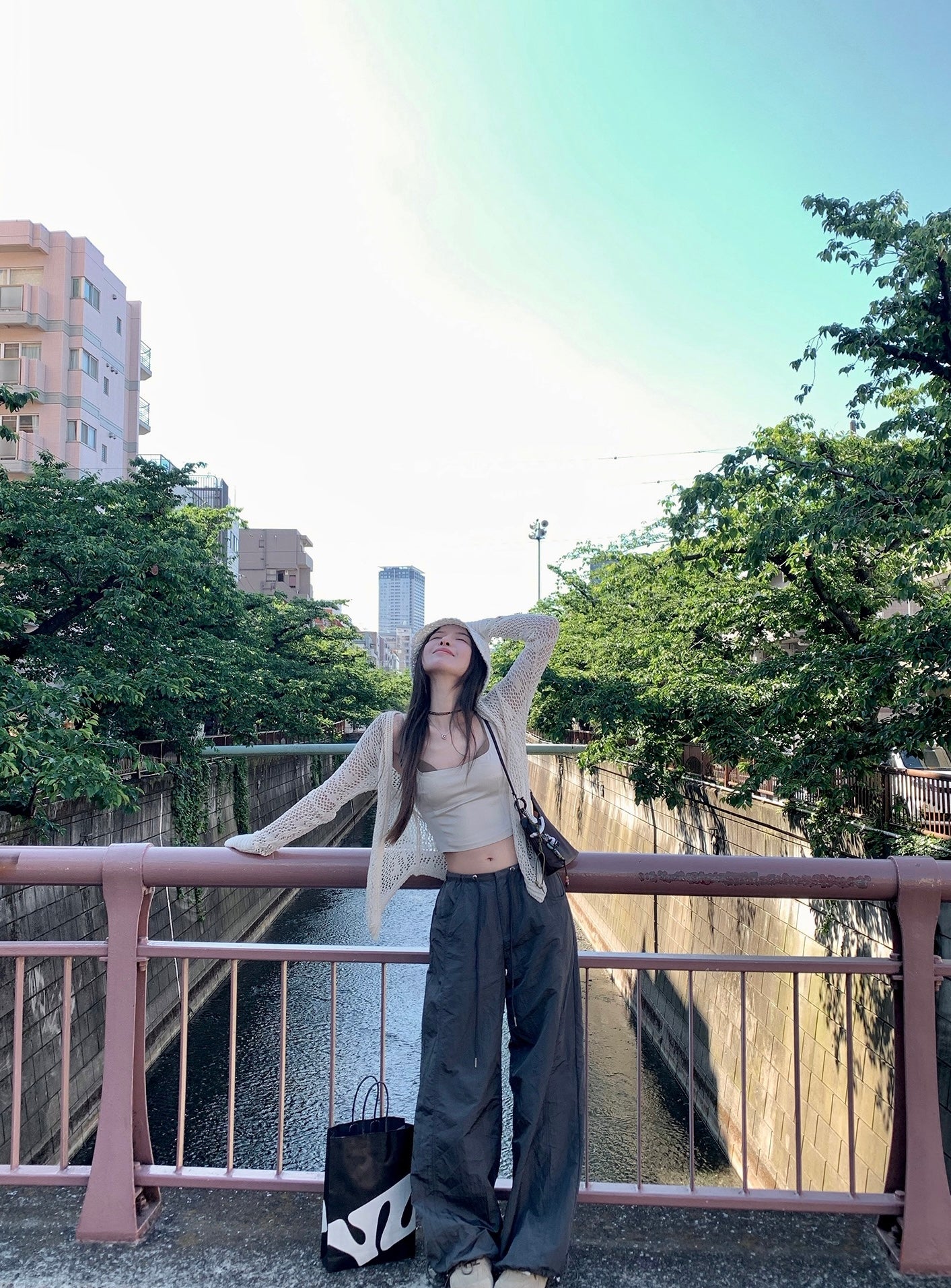 Tue. 春和景明 縷空設計寬鬆慵懶罩衫