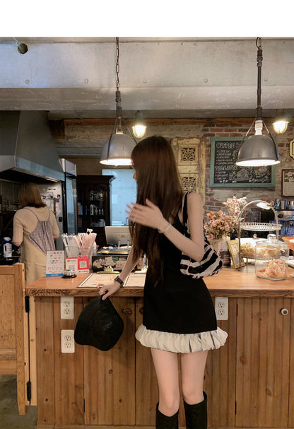 Sun. 少女UP 立體剪裁花瓣裙擺顯瘦小黑裙