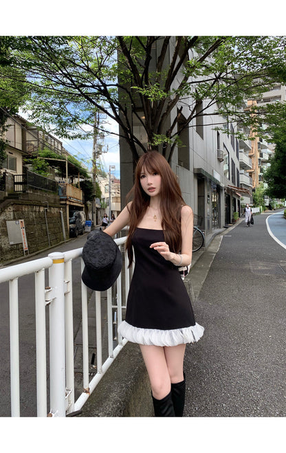 Sun. 少女UP 立體剪裁花瓣裙擺顯瘦小黑裙