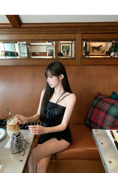 Tue. 嬌貴大小姐 Lux系列 不規則肩帶上衣 黑