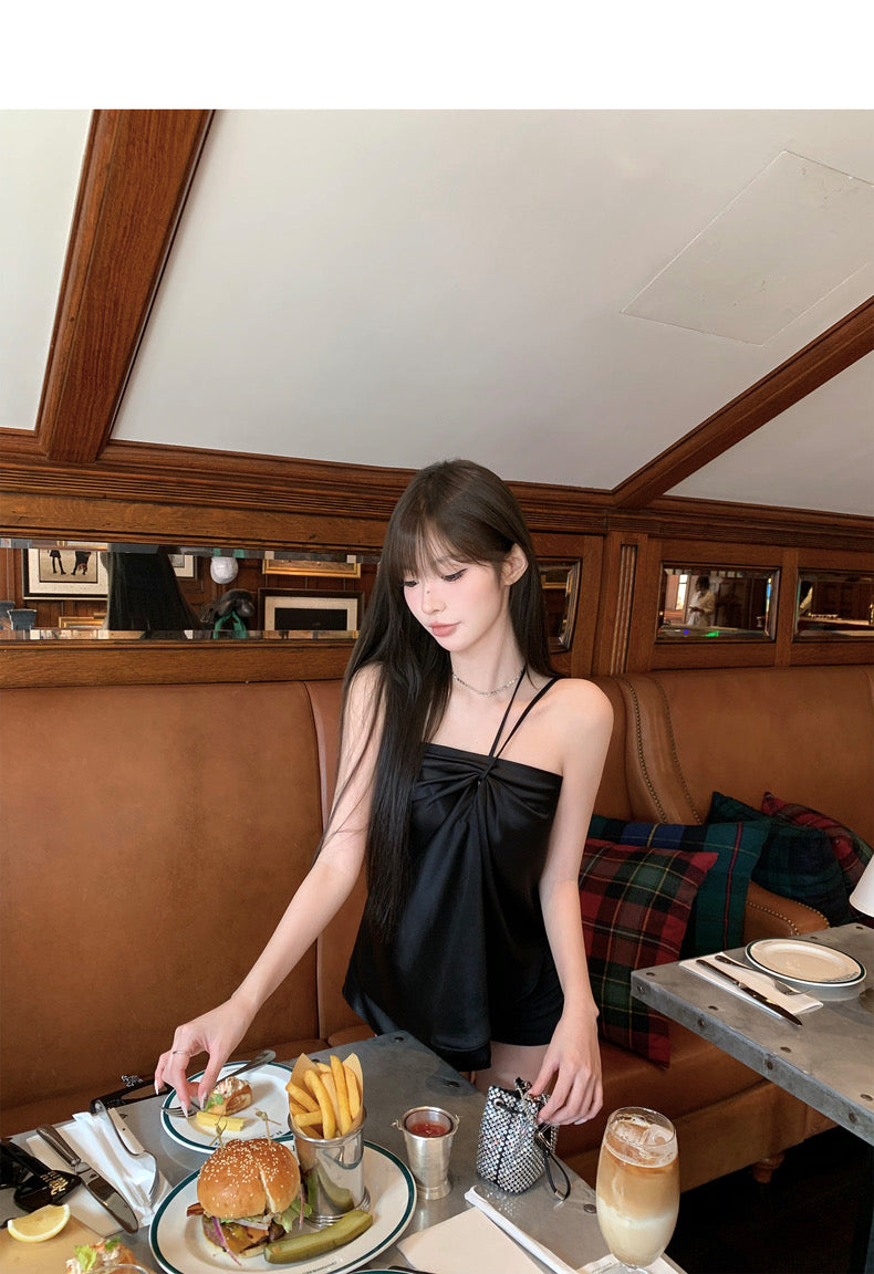 Tue. 嬌貴大小姐 Lux系列 不規則肩帶上衣 黑