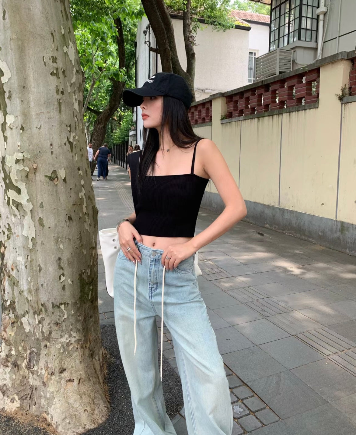 Wed. 抽繩淺色牛仔寬褲