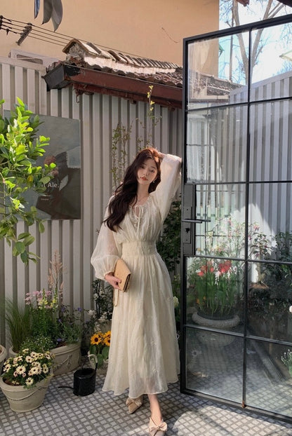 Sat. 初戀南法 法式肌理刺繡洋裝