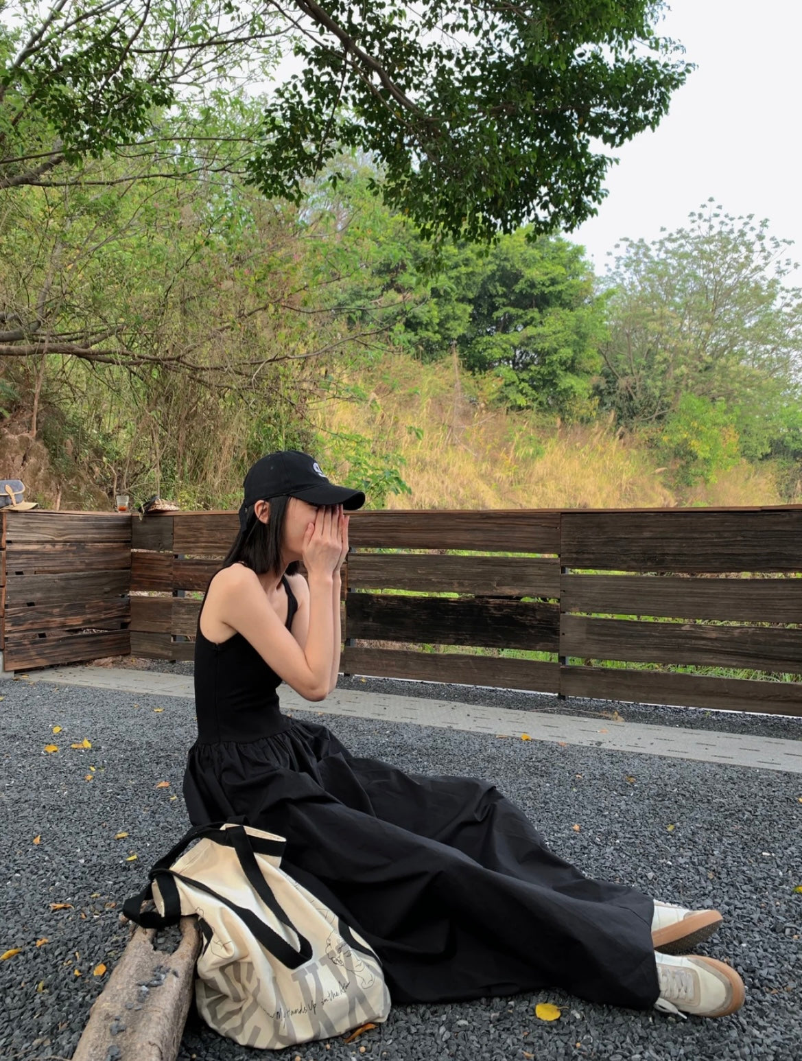 Fri. 極簡赫本風大U長洋裝 黑