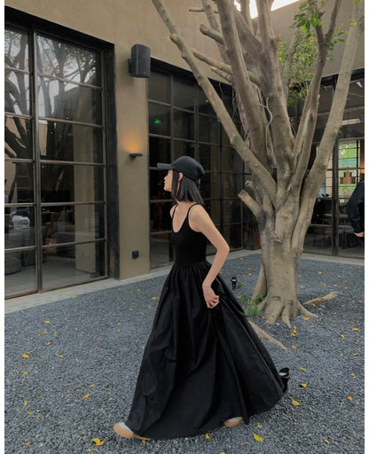 Fri. 極簡赫本風大U長洋裝 黑