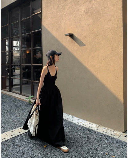 Fri. 極簡赫本風大U長洋裝 黑