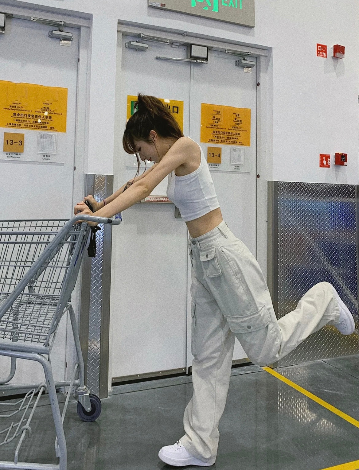 Sun. 多口袋米色挺版工裝褲