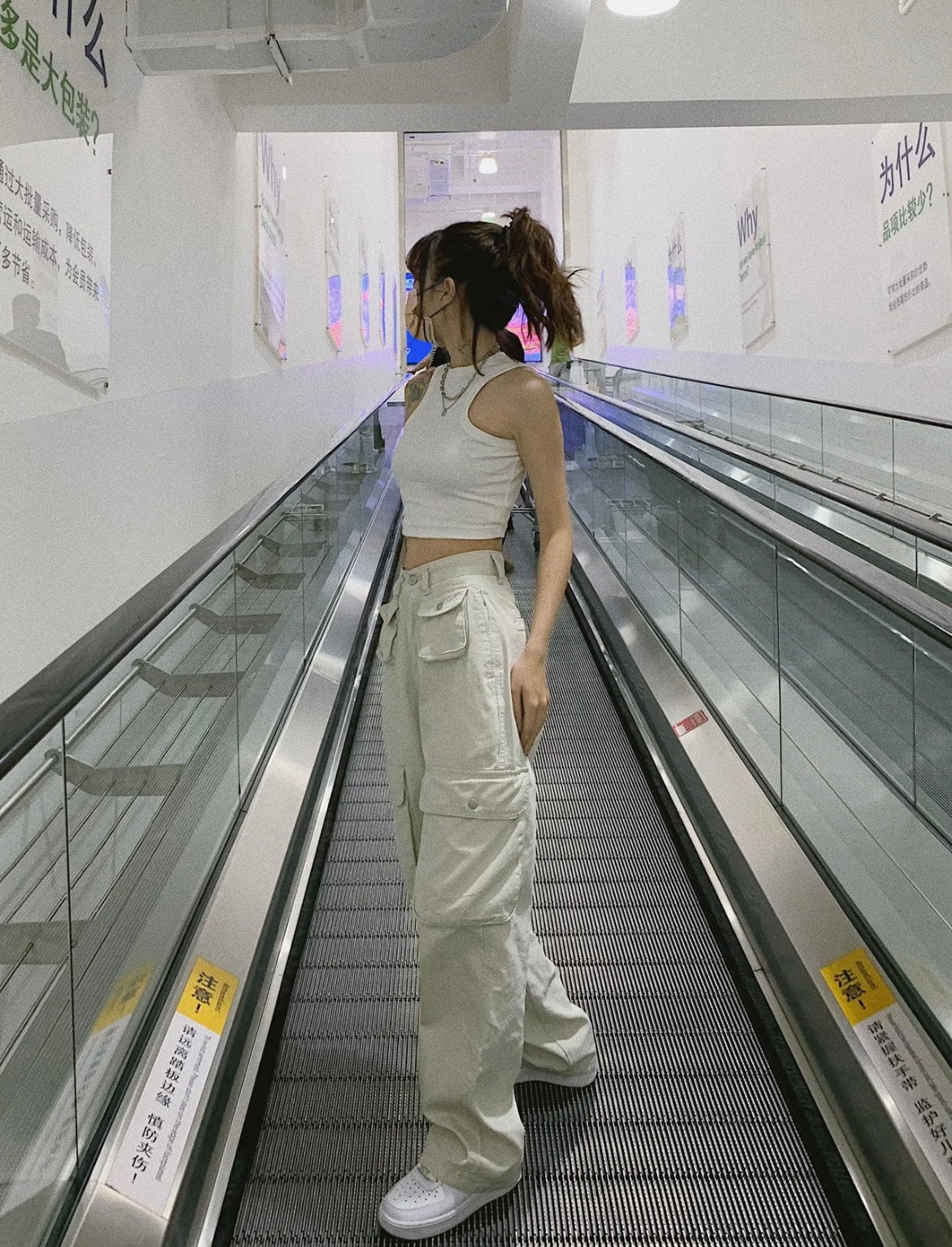 Sun. 多口袋米色挺版工裝褲