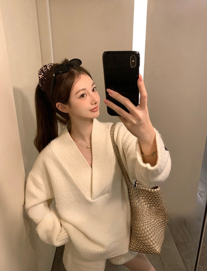 Sat. 鬆弛老錢 jennie同款羊毛大V領針織短褲套装 白/藏青
