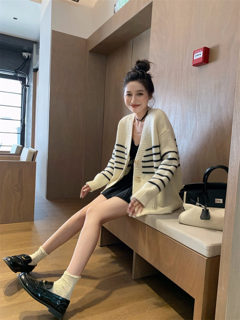 Sun. 溫柔軟糯 百搭條紋杏仁針織外套