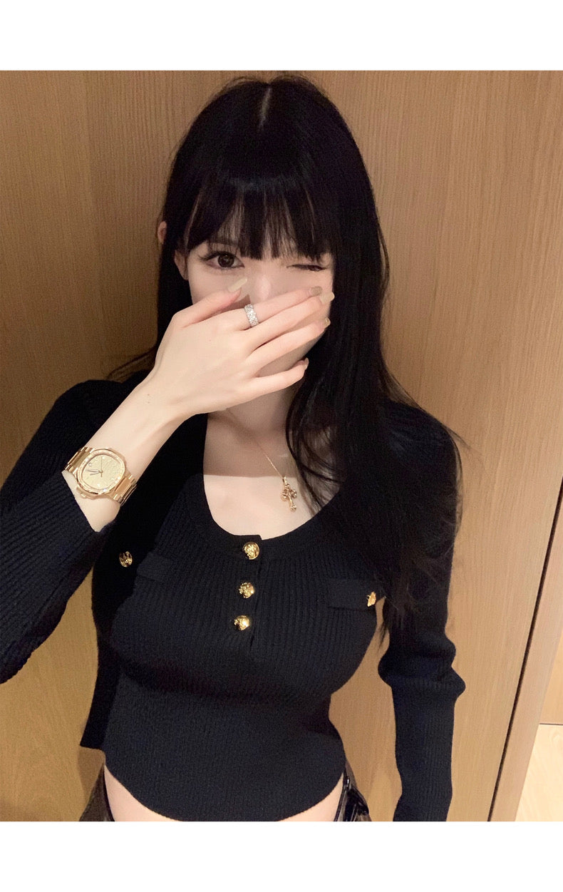 Wed. 高奢金釦 百搭U領彈力針織上衣 黑