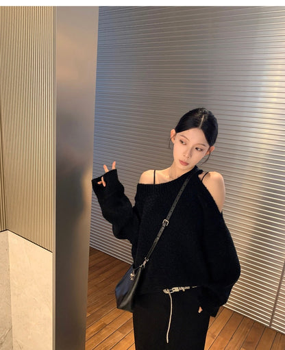 Wed. 辣妹冬日 慵懶不規則露肩針織上衣 黑