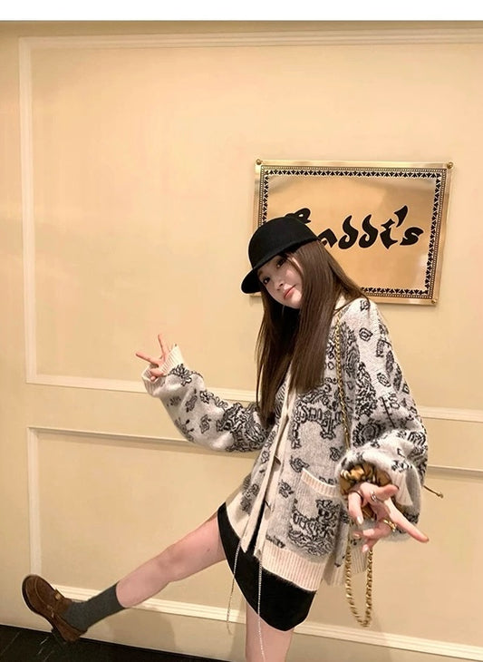 Wed. 藝術畫展 慵懶黑白緹花浣熊絨針織外套