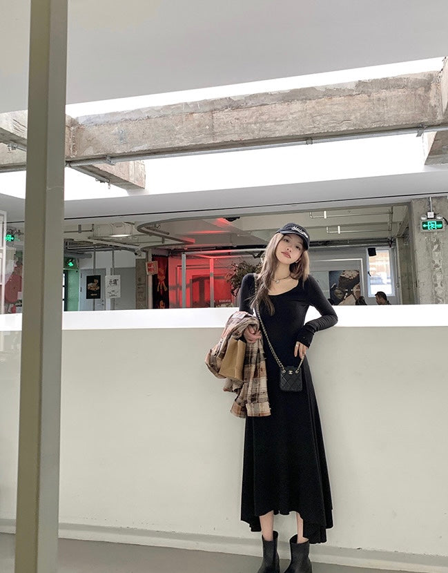 Sun. 偏偏寵愛 U領小心機收腰連身裙 黑