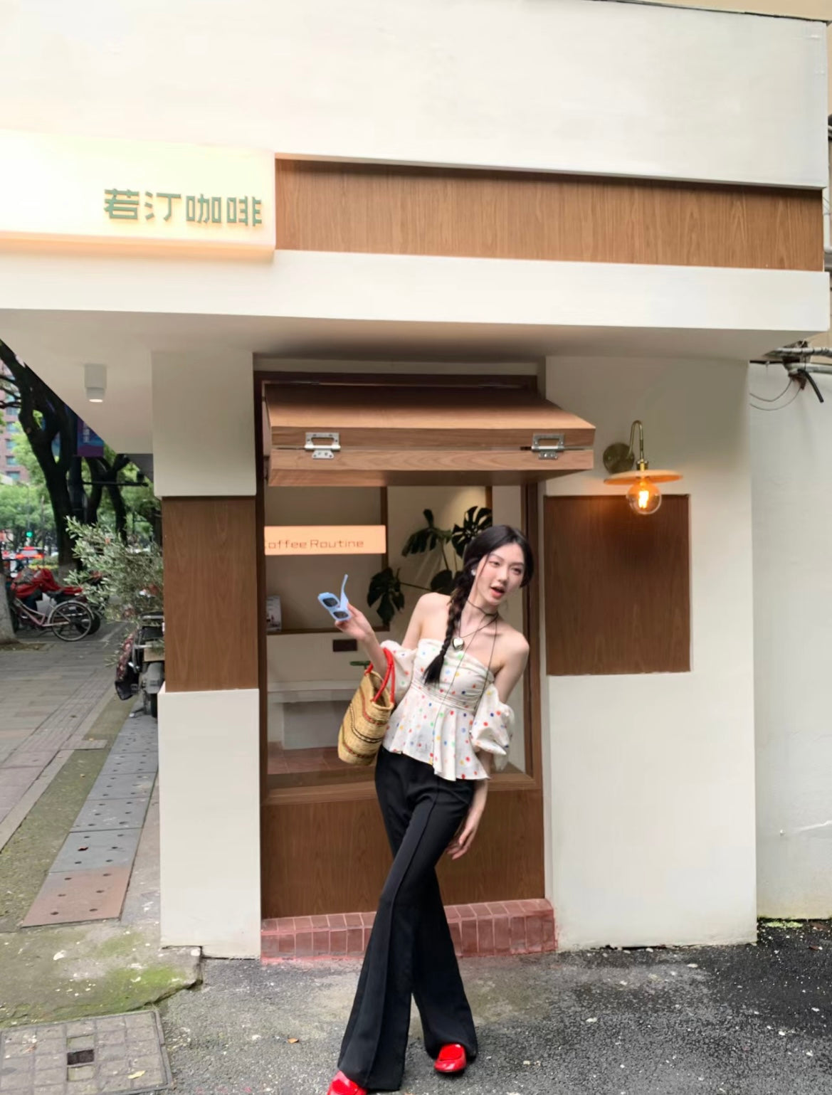 Sat. 泡泡袖彩虹點平口上衣