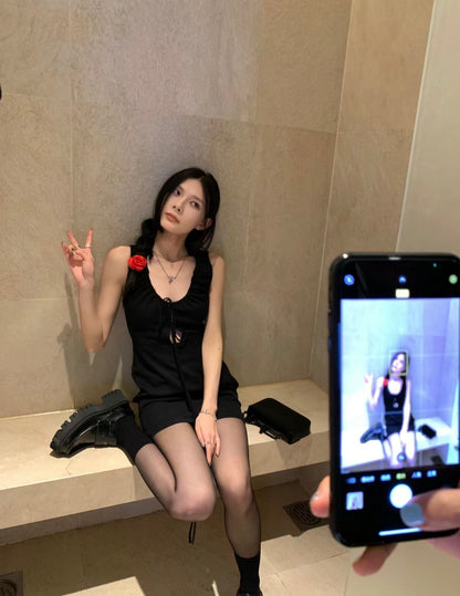 Sun. 清爽法式抽繩顯瘦吊帶連身裙 黑/白