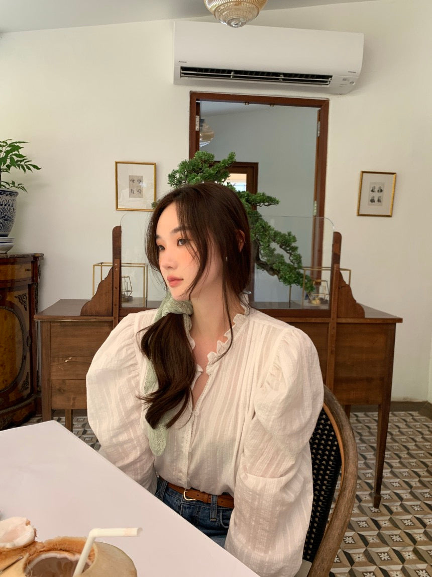 Wed. 鄉村田野 甜妹木耳邊氣質襯衫 白