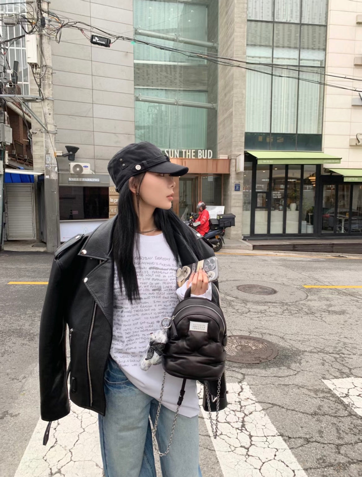 Mon. 水洗色裂紋設計直筒牛仔褲