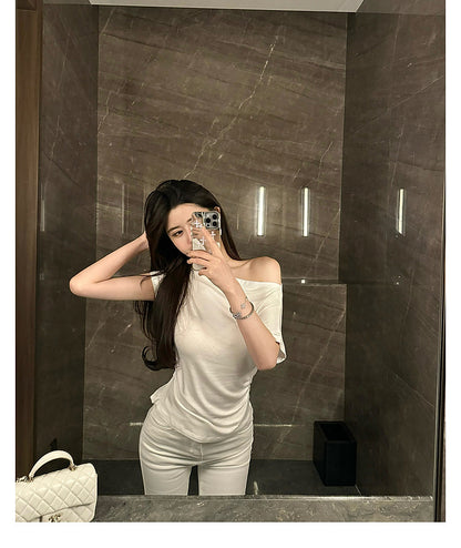 Wed. 百搭舒適感滿分 斜肩可兩穿慵懶上衣 黑/白