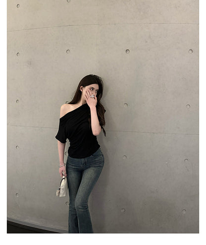 Wed. 百搭舒適感滿分 斜肩可兩穿慵懶上衣 黑/白