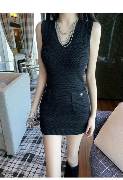 Thu.簡約小香 法式肌理紋V領針織包臀裙 黑