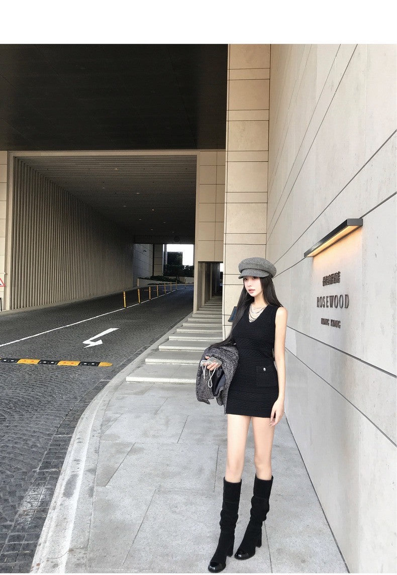 Thu.簡約小香 法式肌理紋V領針織包臀裙 黑