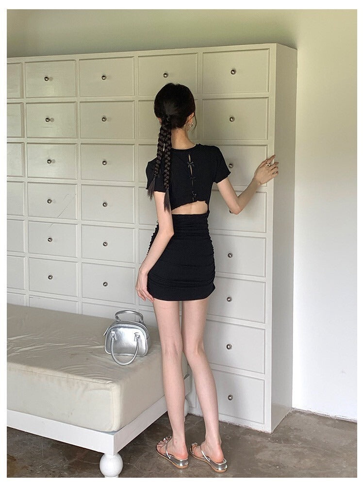 Sat. 簡單穿休閒 圓領後背縷空抓皺修身裙 咖/黑